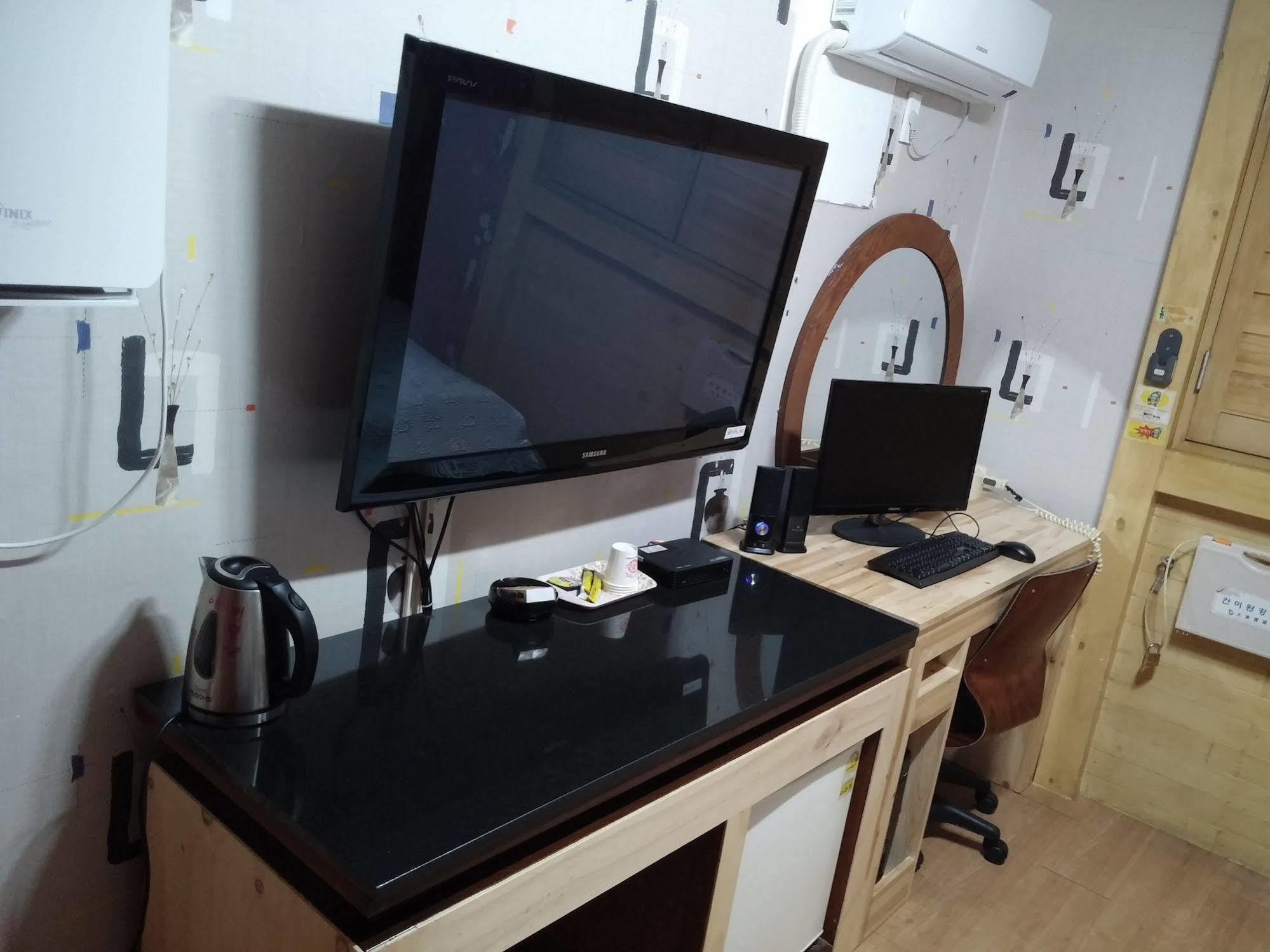 Cyber Motel Кунсан Экстерьер фото